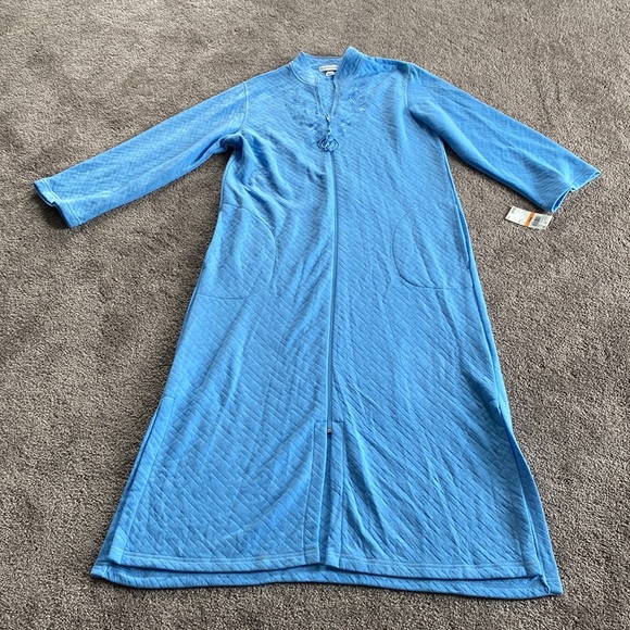 NWT Miss Elaine Quilted Robe SIZE S - Picture 1 of 7